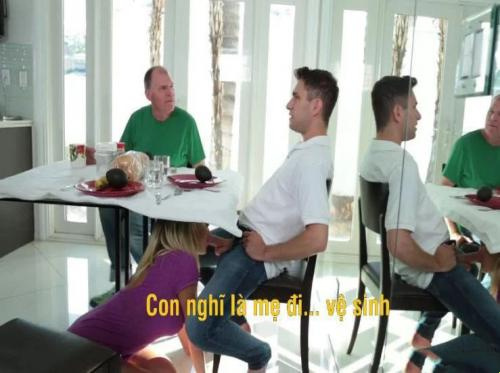 El padre se casó con una nueva esposa, pero el hijo era una persona feliz.